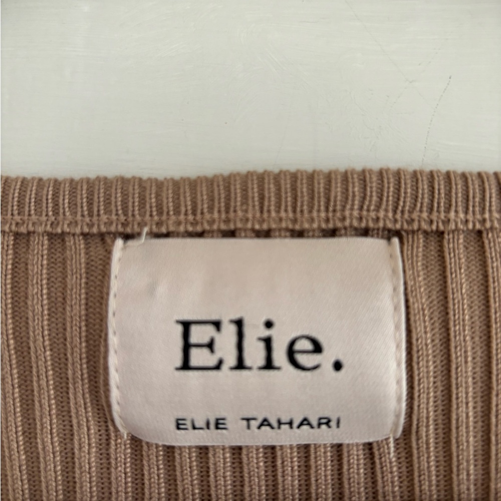 Elie Elie Tahari Ribbed Tan V-Neck Top NWOT - Picture 4 of 9